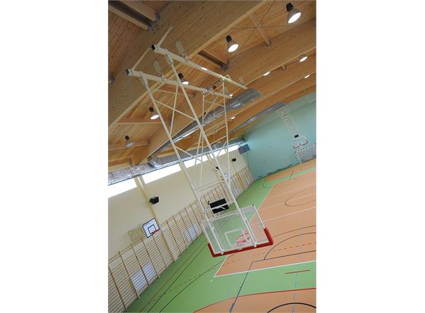 Takmontert basketballsystem, elektrisk Med høydejustering